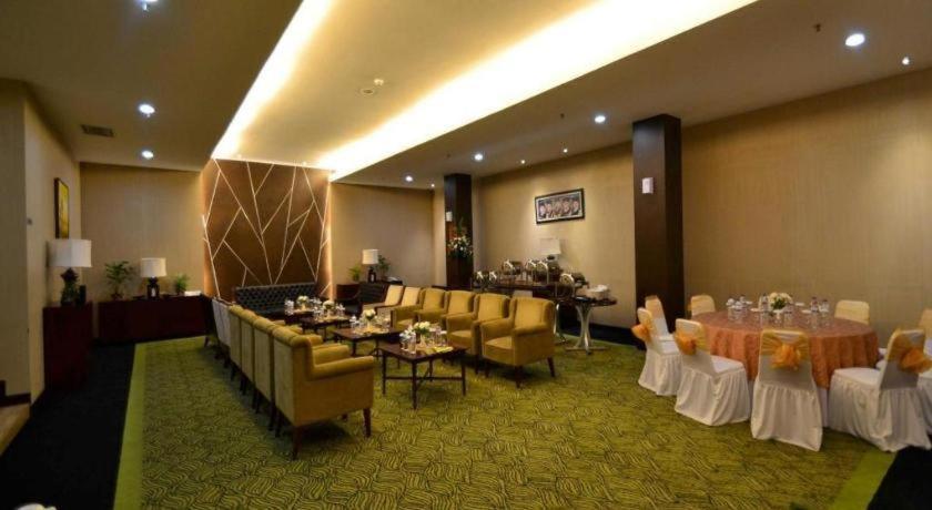Hotel Ipb Convention Botani Square