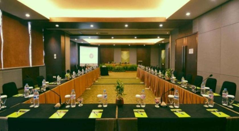 Ipb Convention Botani Square Hotel 3*